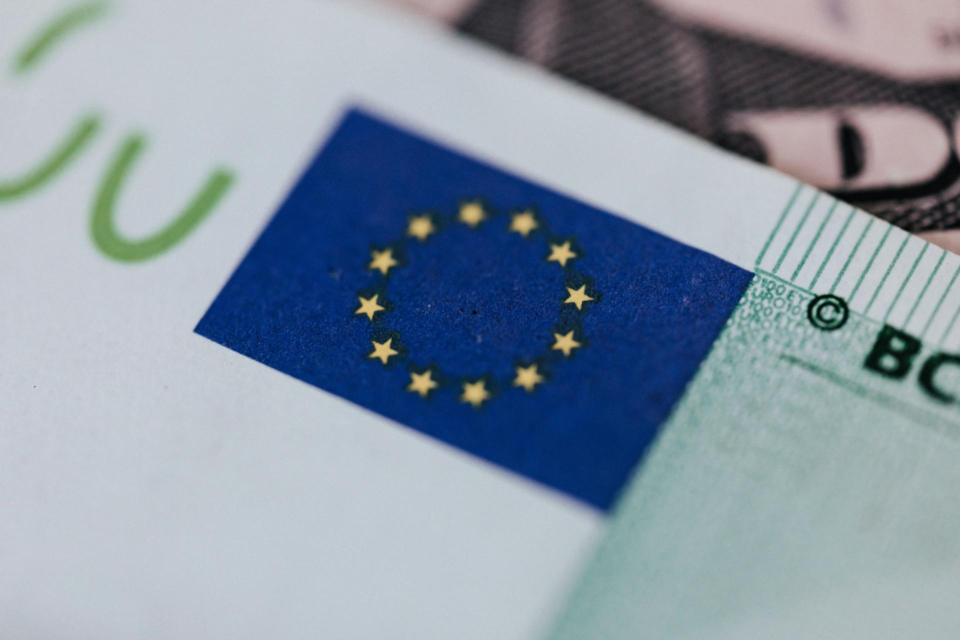 Euroclear просит суд Москвы прекратить иск НКЦ из-за неподсудности дела