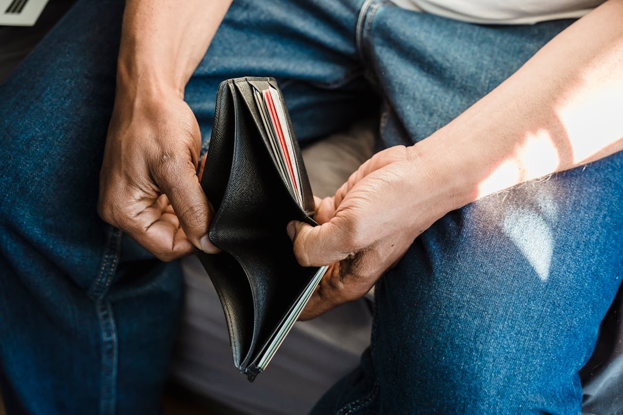 Акции Coinbase падают почти на 4% после отчета о квартальных убытках