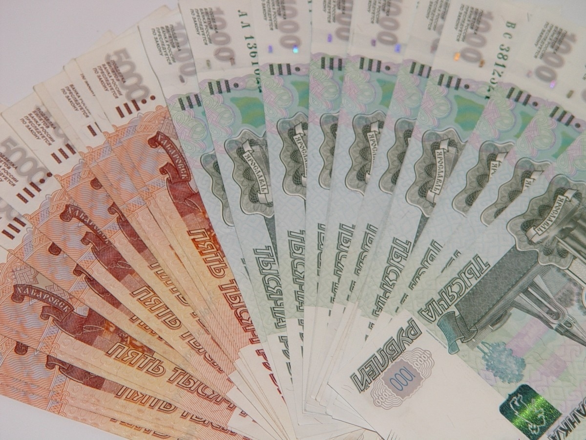 Рубль укрепляется: юань падает к отметке 11 рублей