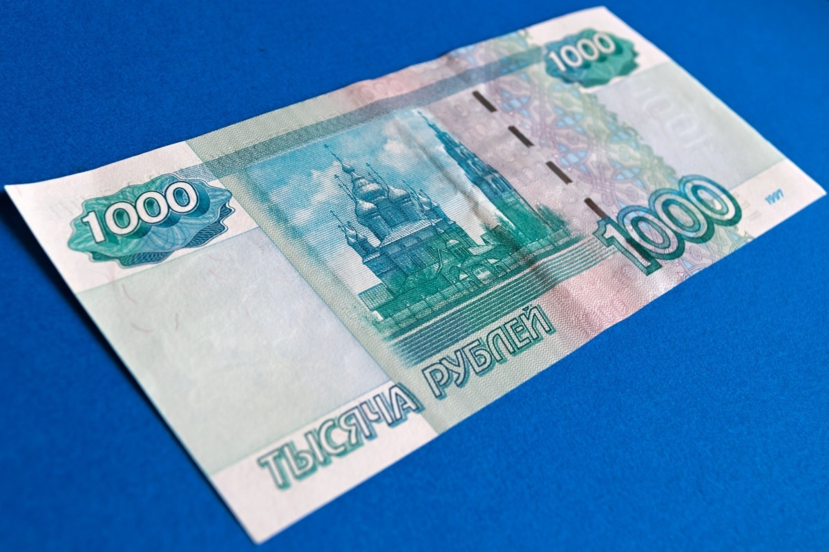 Рубль укрепляется: курс вырос на 3,4% в апреле 2026 года