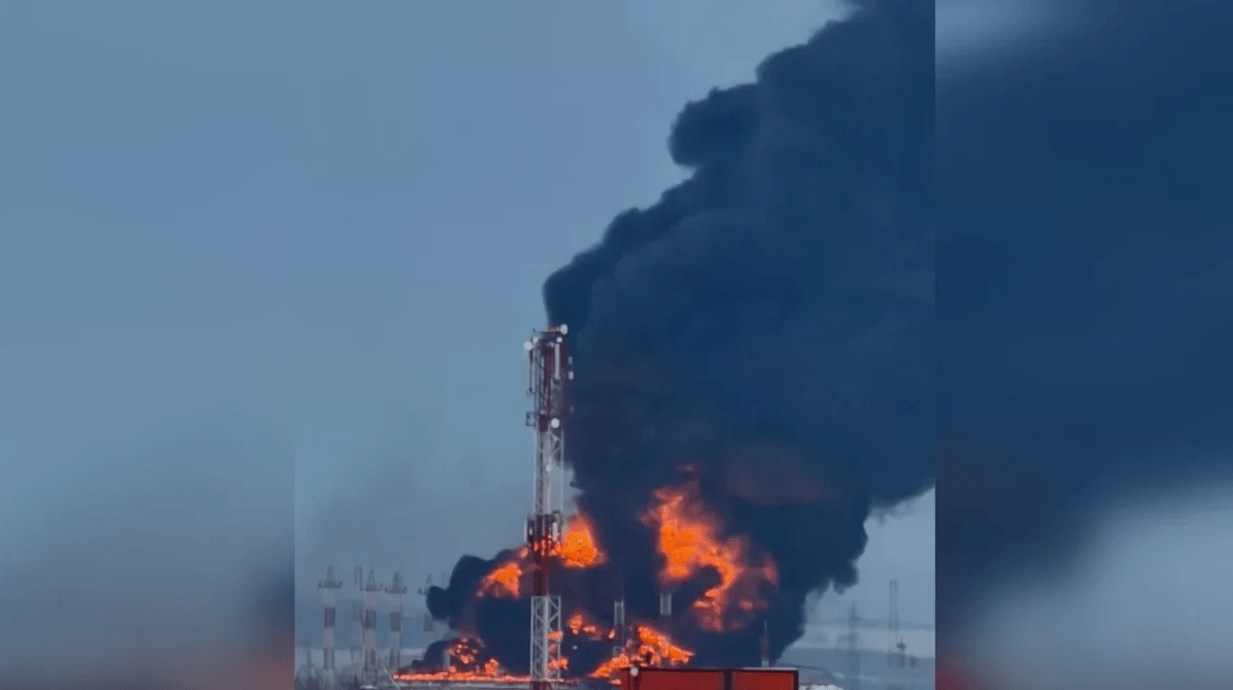 На заводе «Нижнекамскнефтехим» в Татарстане вспыхнул пожар. Подробности