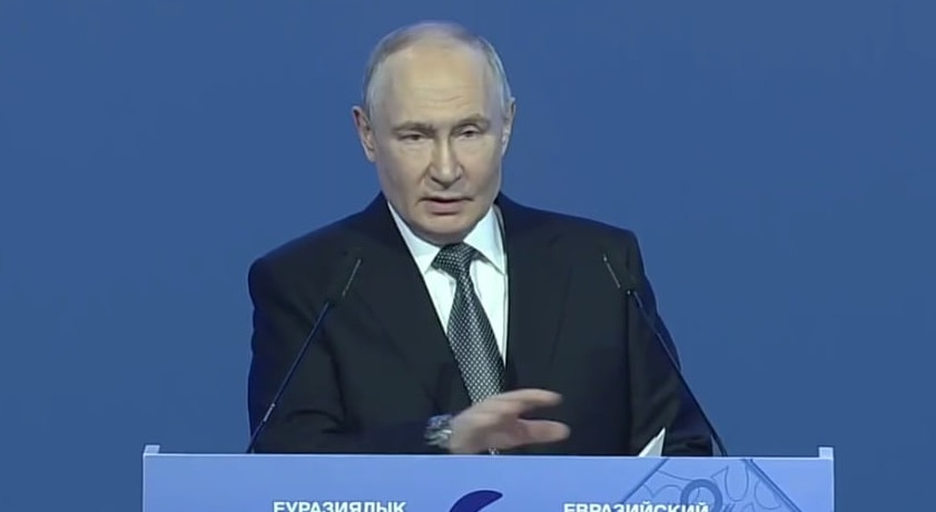 Замена низкоквалифицированных кадров на ИИ необратима и неизбежна, — Путин
