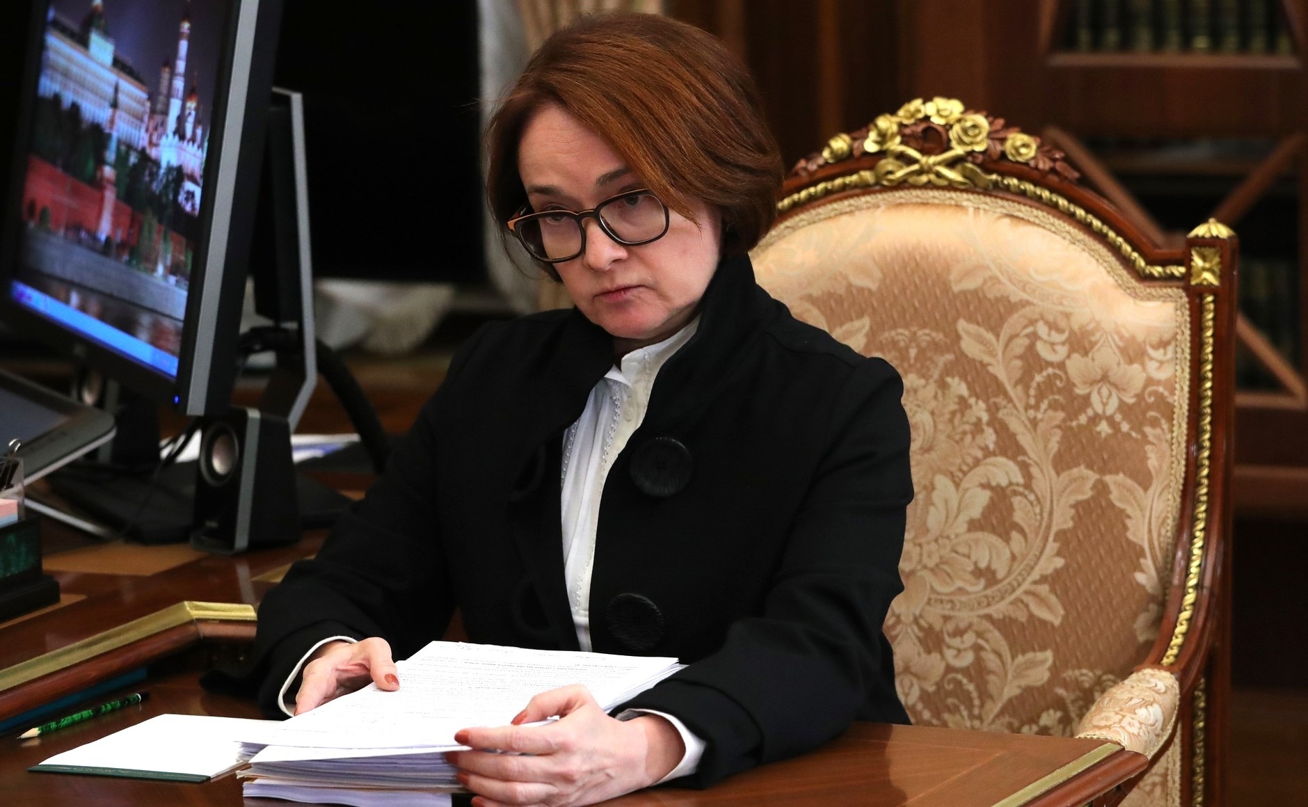 ЦБ РФ сдерживает избыточный спрос через ключевую ставку