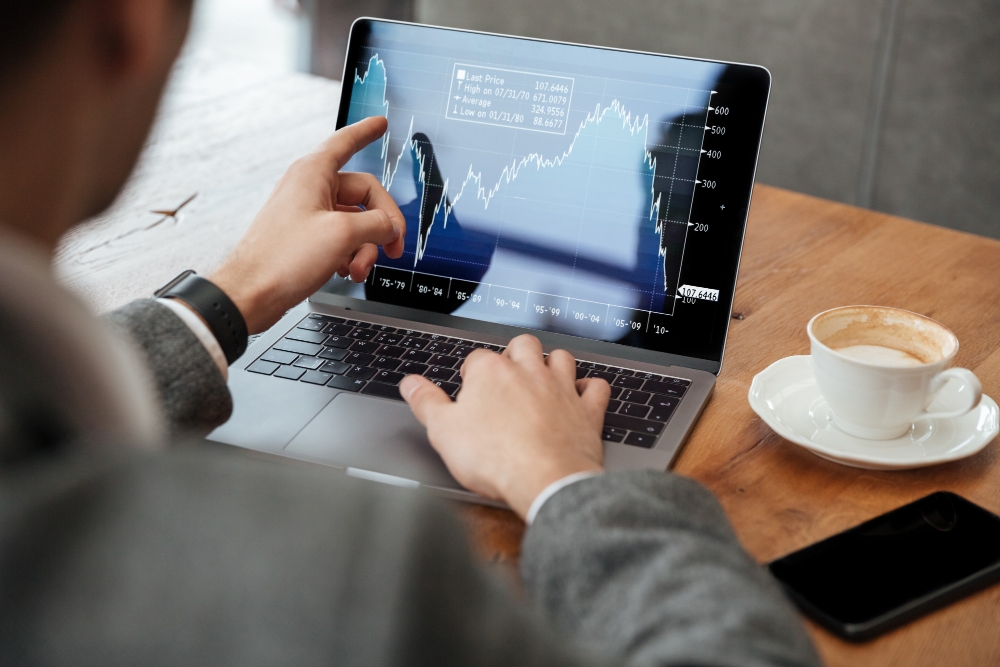 Мосбиржа запускает фьючерсы на индексы Solana, XRP и Tron