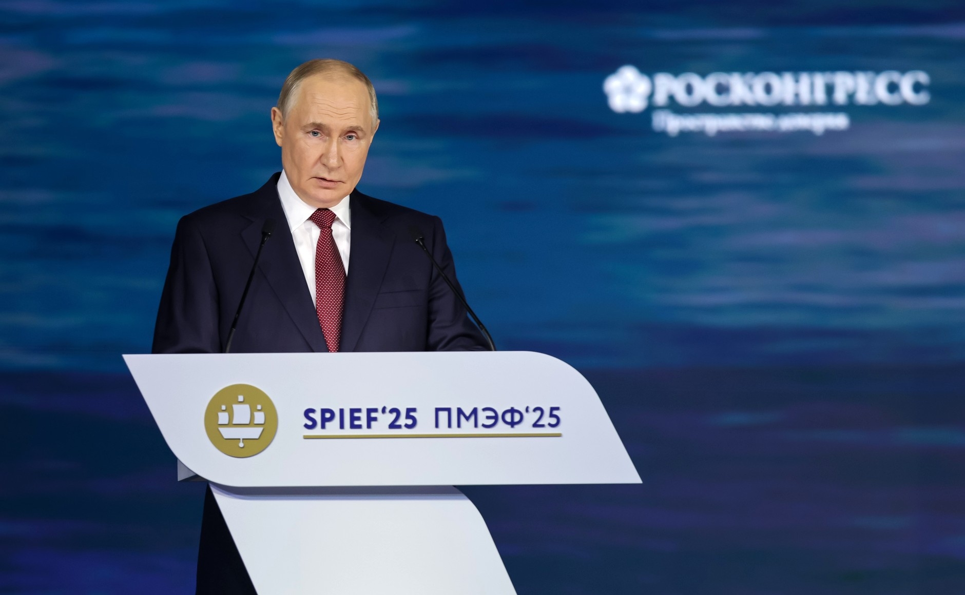 Путин поручил правительству разработать план структурных изменений в экономике