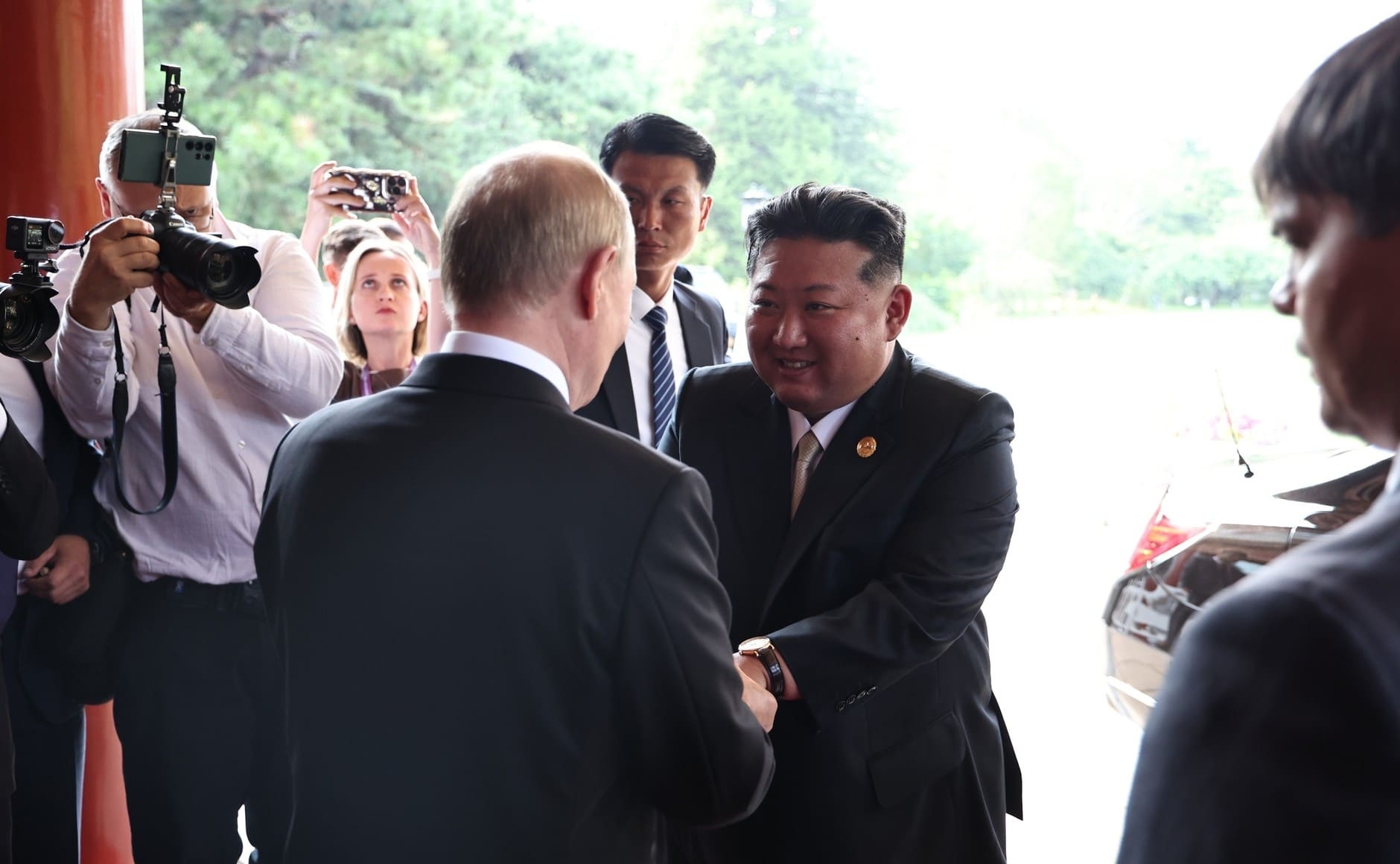 Путин и Ким Чен Ын провели переговоры в Пекине после парада