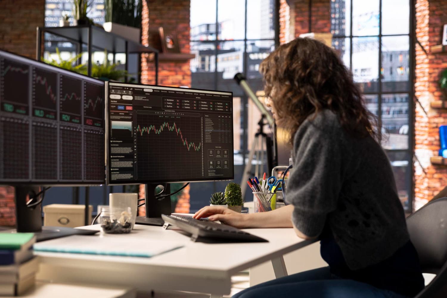 ЦБ и Минфин разместили ОФЗ, ДОМ.РФ готовится к IPO, в регионах топливный кризис — Обзор рынков