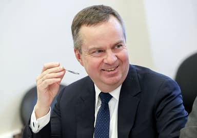 Минфин осенью разместит на бирже акции 2-3 госкомпаний