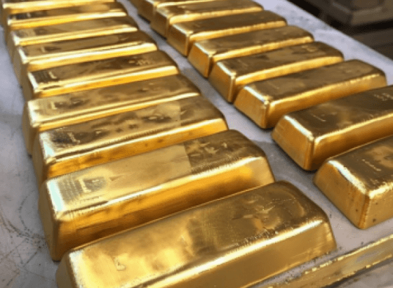 Как заработать на золоте? Покупать акции золотодобытчиков!