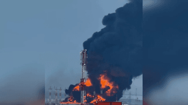 На заводе «Нижнекамскнефтехим» в Татарстане вспыхнул пожар. Подробности