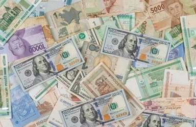 Доллар или рубль — в какой валюте выгоднее хранить сбережения в 2026 году?
