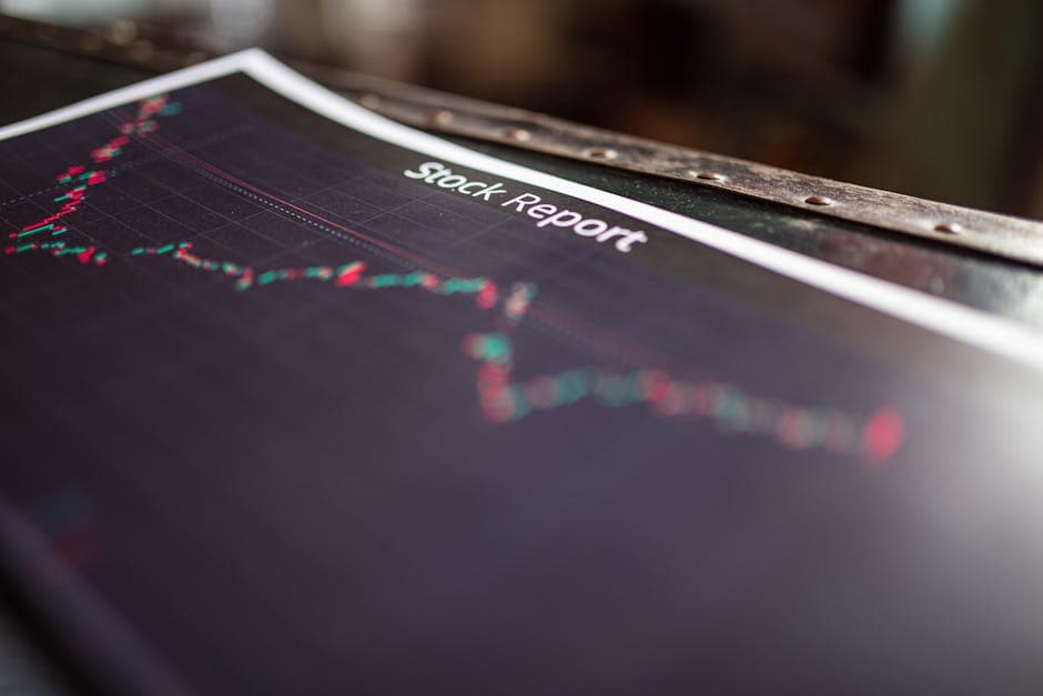 Российский рынок акций закрывается в минусе на фоне геополитических ожиданий