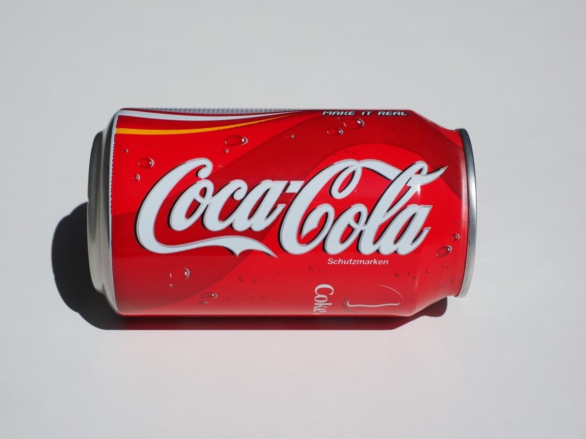 Coca-Cola, Puma и Prada снова в России. Это просто формальность?