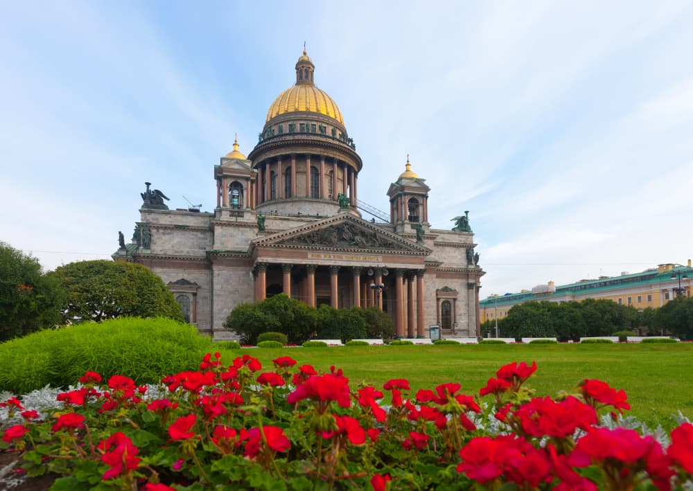 В Санкт-Петербурге госучреждения готовятся к массовому сокращению персонала