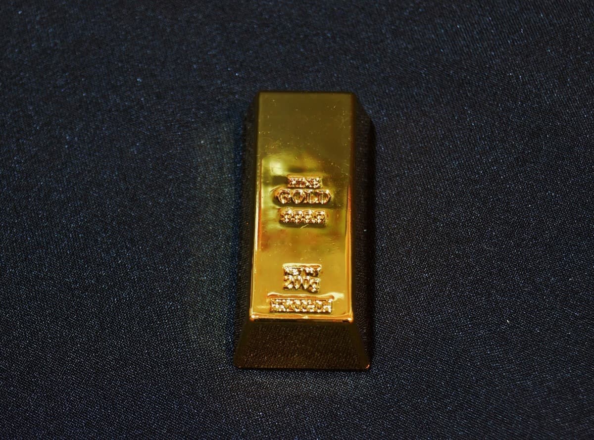 Золото преодолело $4200 на фоне смещения мировых центров торговли в Китай