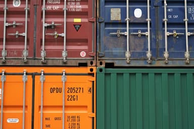 Ozon предложил хранить товары в Казахстане для доставки в Россию