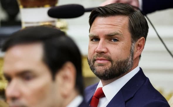 Вэнс: переговоры России и Украины концентрируются на гарантиях и территориях