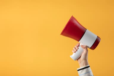 Главные новости утра: США готовят удары по Венесуэле, рекордный рост цен на память, падение акций "Лукойла"