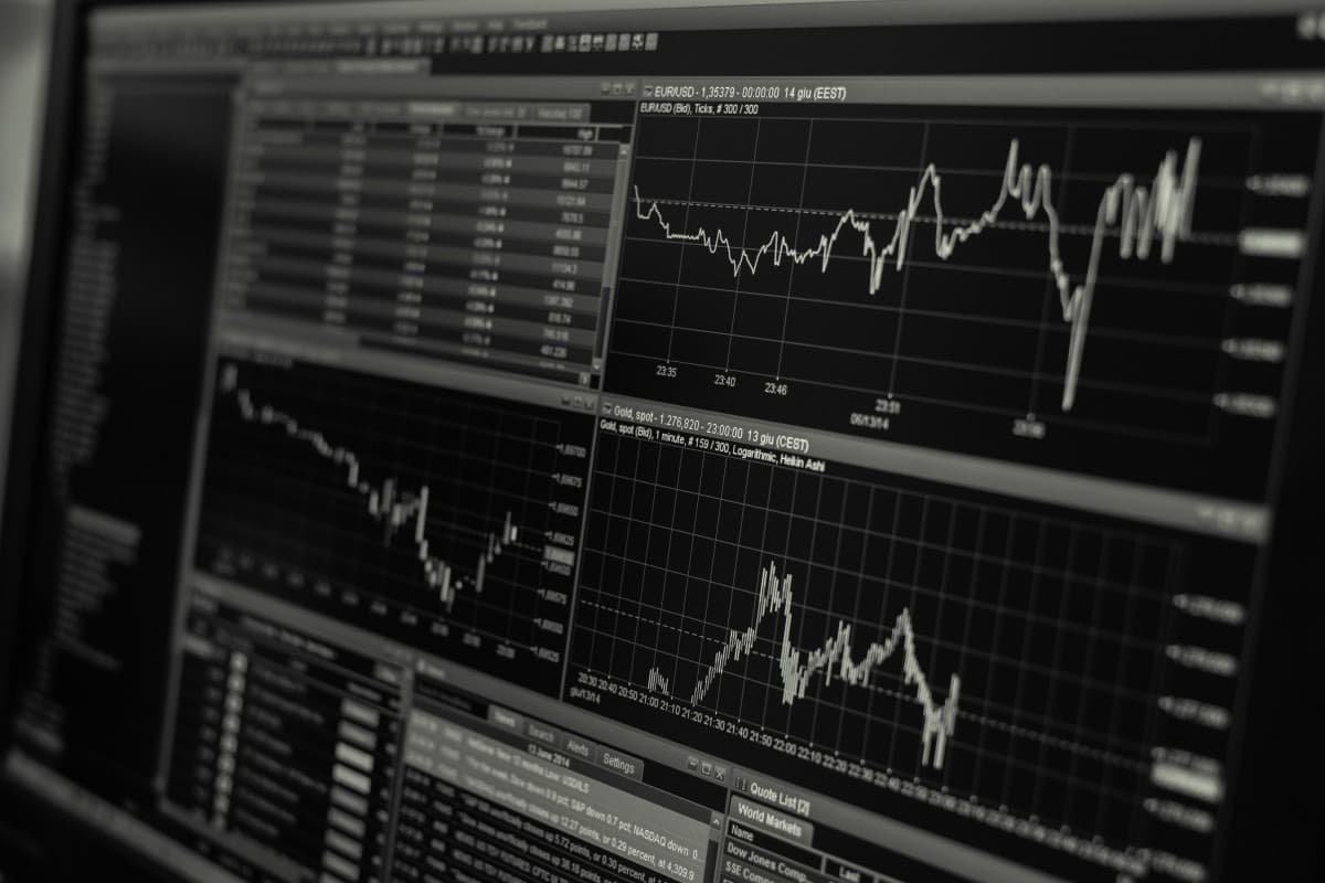 Рынок в эйфории, но Минфин режет бюджет: что дальше?