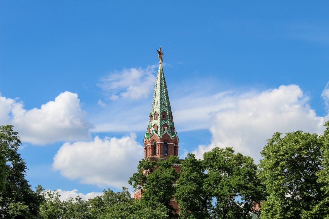 Инвесторы пожаловались Кремлю на блокировку купонов по облигациям «Борец Капитал» — РБК