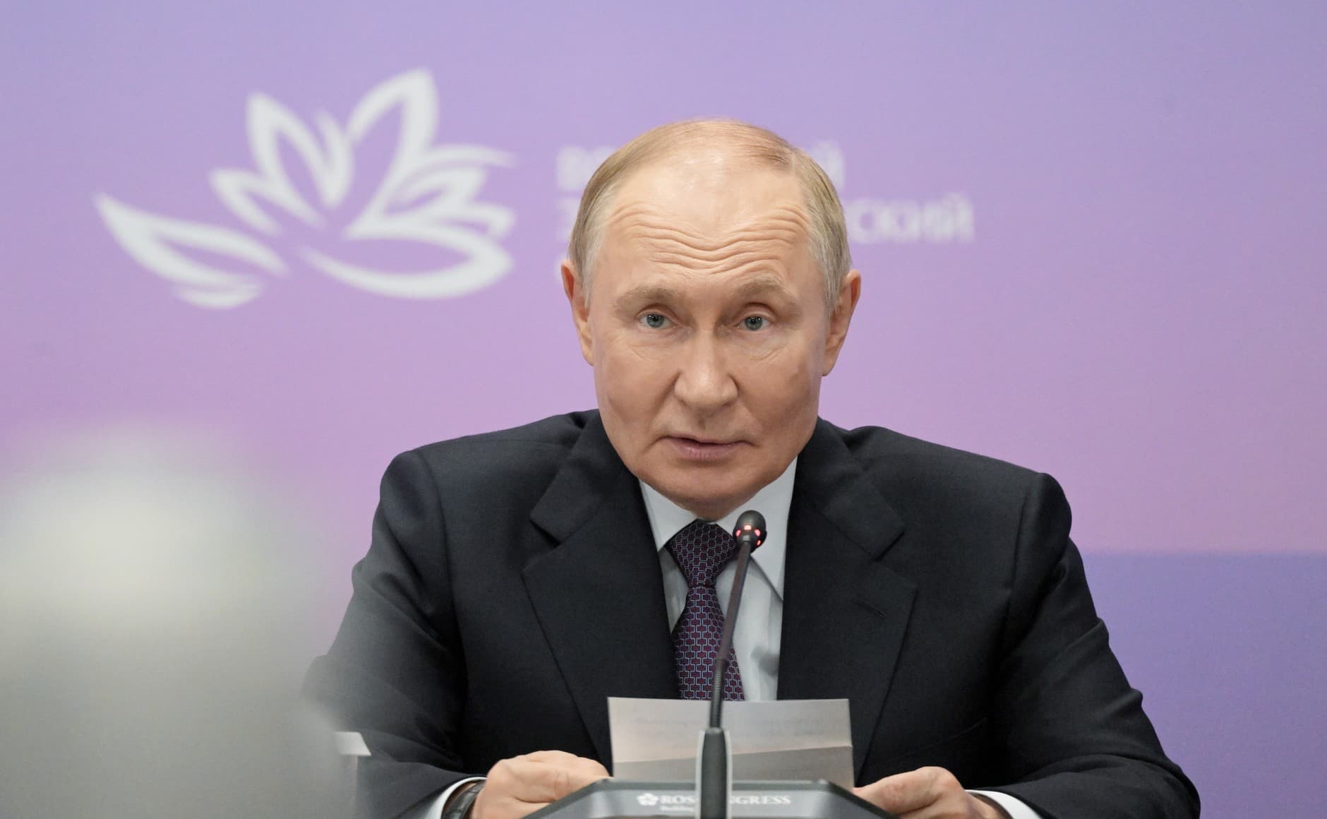 Путин обсудил дальневосточную ипотеку и развитие региона во Владивостоке