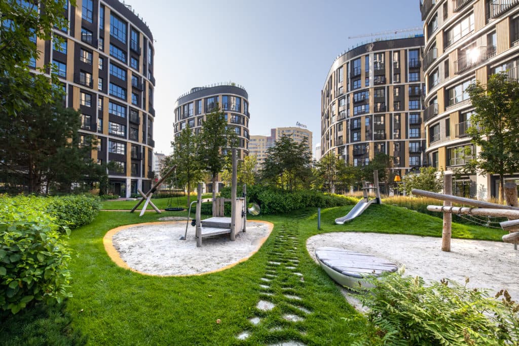 Двор без машин