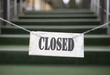 Россиян ждут массовые сокращения: компании уходят на трехдневку