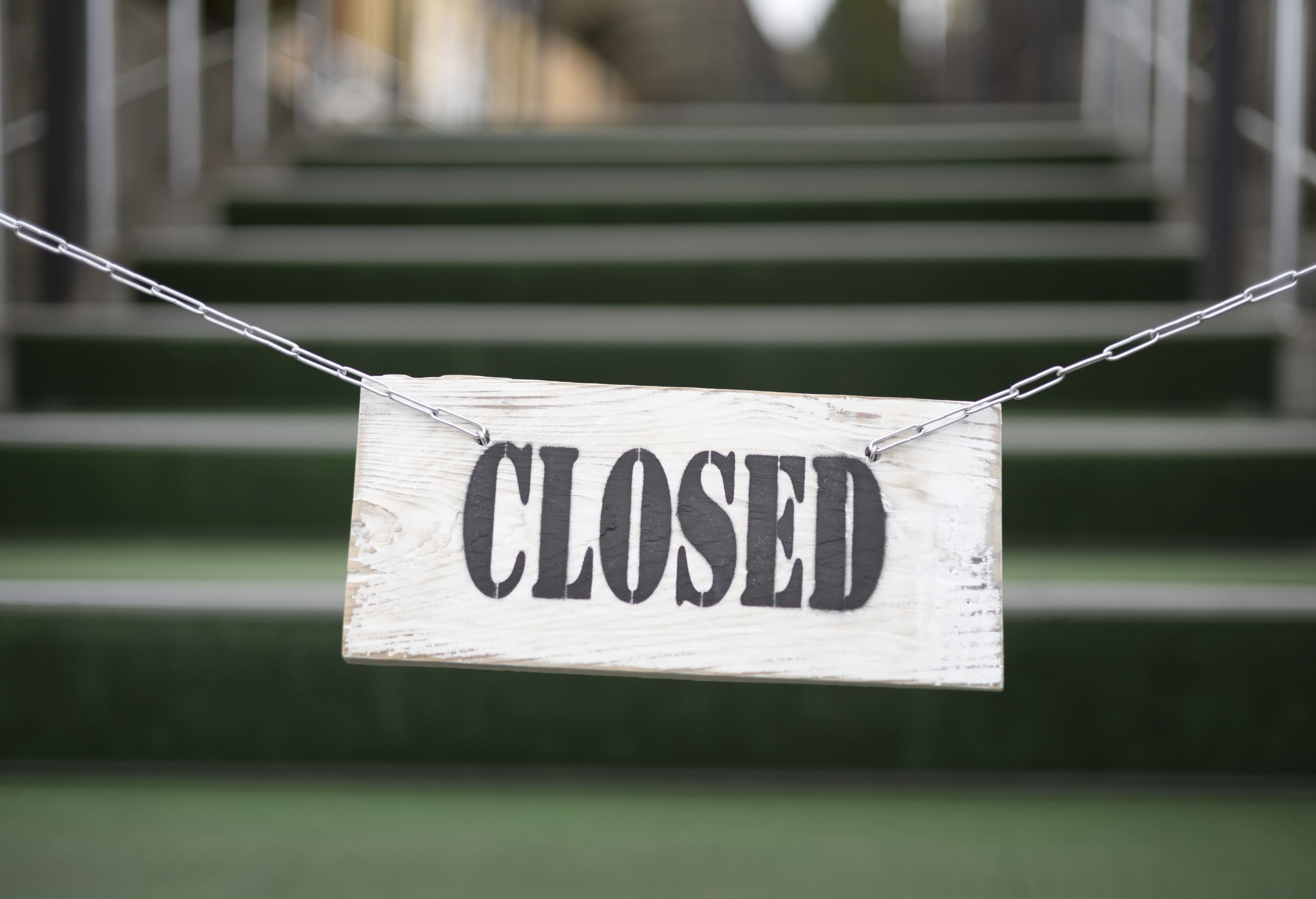 Россиян ждут массовые сокращения: компании уходят на трехдневку