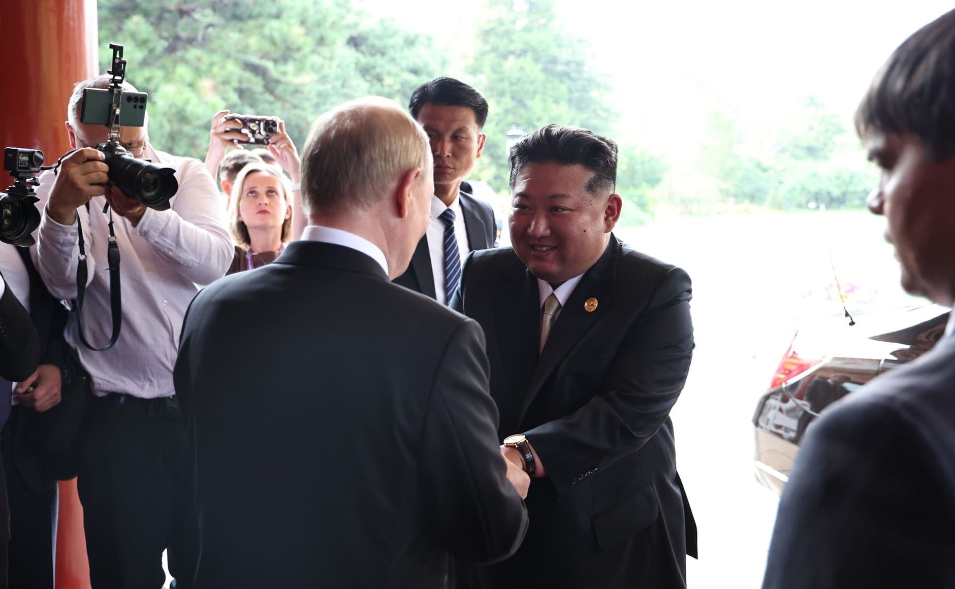 Путин и Ким Чен Ын провели переговоры в Пекине после парада