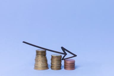 Евро превысил ₽100, юань выше ₽12: рубль снова под давлением