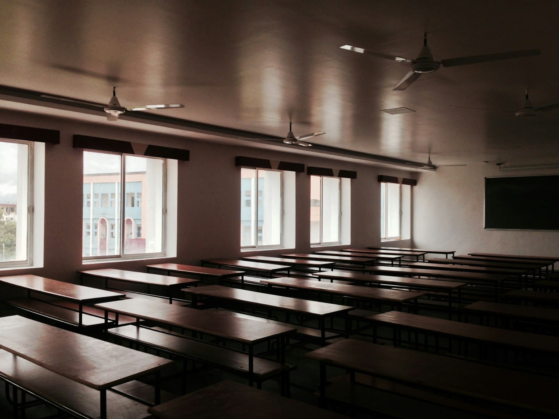 Школьная демография: сокращение числа учеников грозит увольнением тысяч учителей