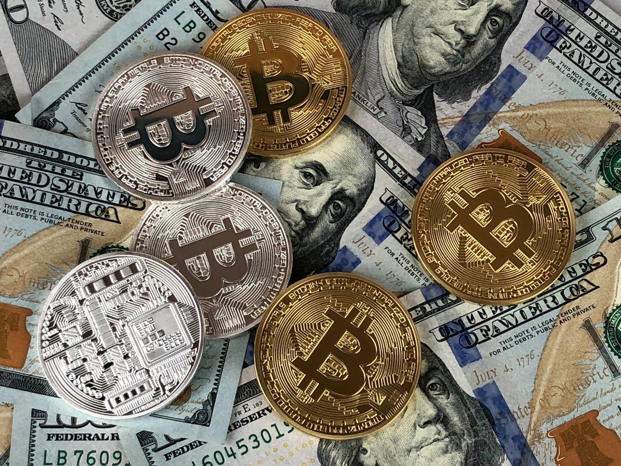 Standard Chartered советует: «HODL», биткоин — защита от изоляции США