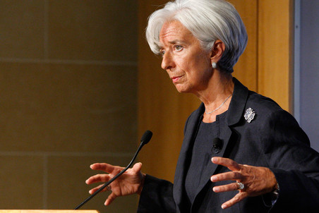 МВФ вводит в рецессию