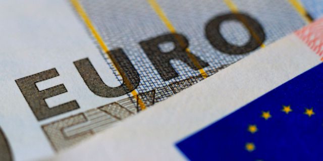 Евро: молодой валюте