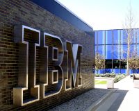 Акции IBM растут на