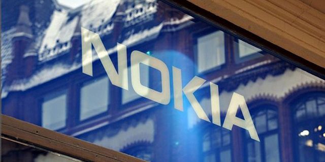 Nokia подала в суд две