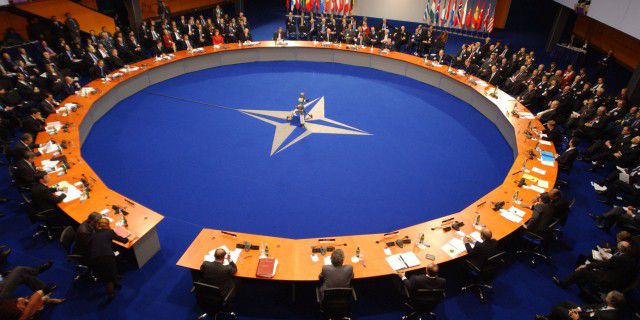 Страны НАТО выстраивают