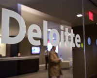 Deloitte отстранили от