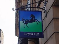 Lloyds продал