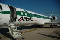 Alitalia балансирует на