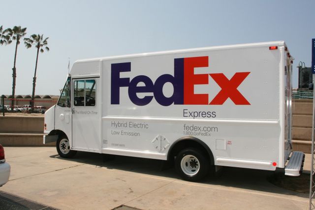 Прибыль FedEx не