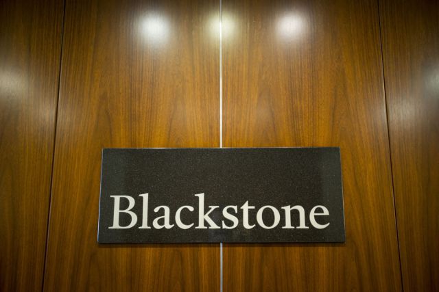 Blackstone инвестирует в