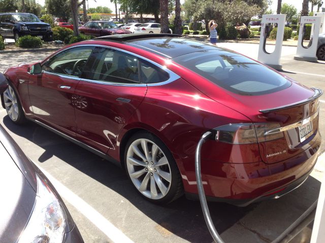 Зарядные станции Tesla