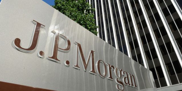 JPMorgan продает