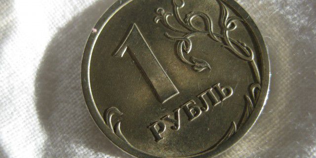 Рубль укрепляется на
