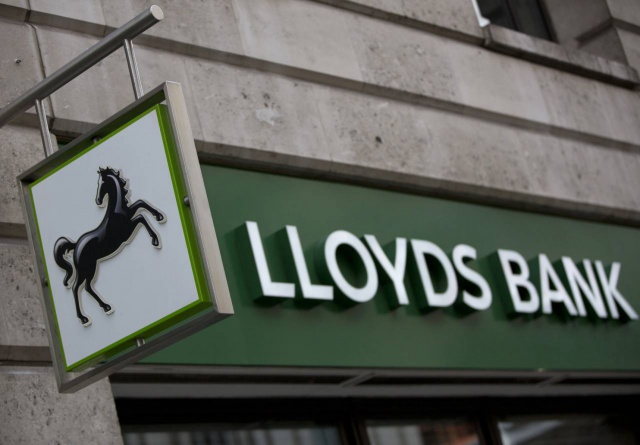 Lloyds заплатит $370 млн