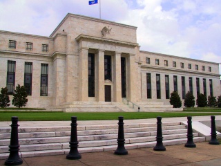 Эксперты: ФРС не оставит