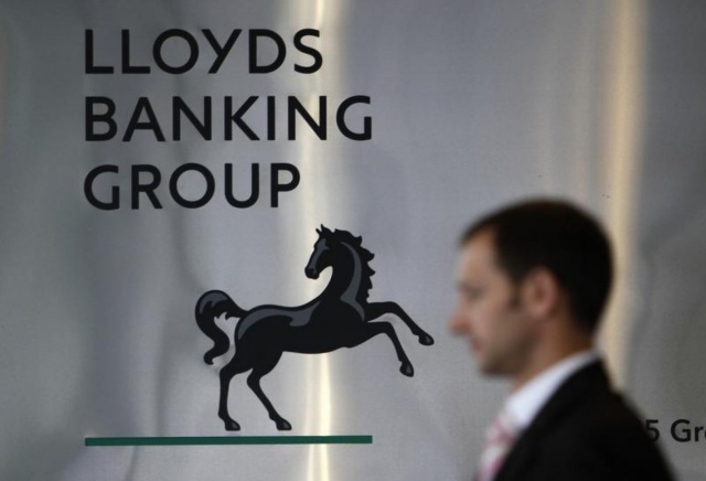 Lloyds Banking сократит