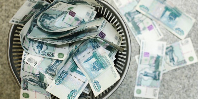 Рубль вновь дешевеет на