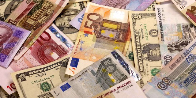 Доллар и евро обновили